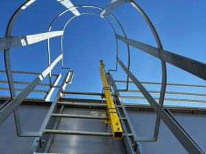 Linha-de-Vida-Vertical-para-Escadas-tipo-Marinheiro---Kit-Up-Vert​-05