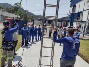 Pontos-de-Ancoragem-–-Vara-de-Manobra-+-Gancho-para-Escadas-Móveis​