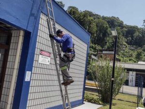 Pontos-de-Ancoragem-–-Vara-de-Manobra-+-Gancho-para-Escadas-Móveis​1